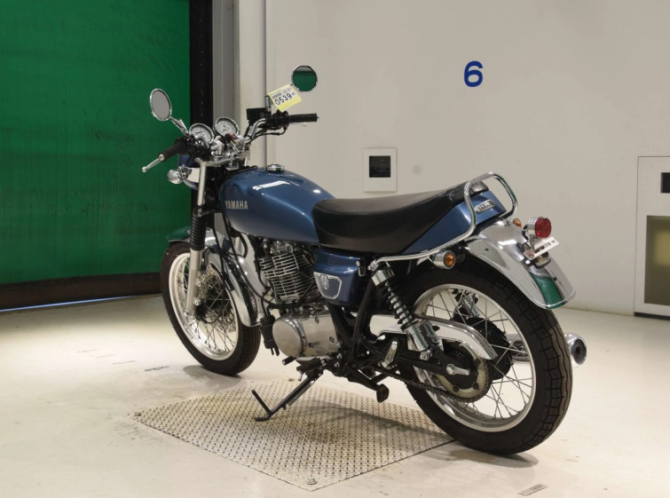 Мотоцикл Yamaha SR400 с пробегом 7563 km