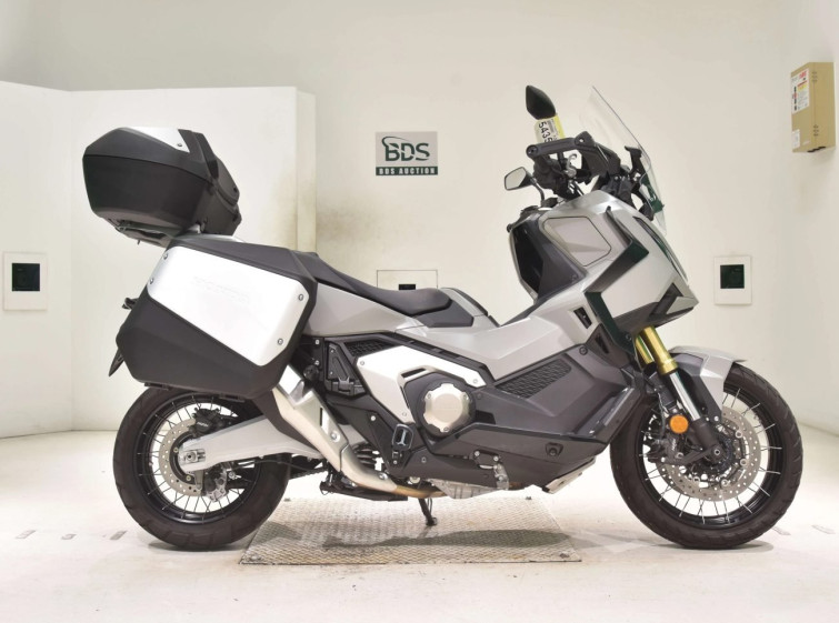 Мотоцикл Honda X-ADV750-2 з пробігом 5661 km