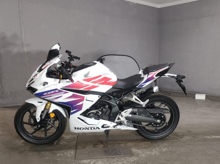Мотоцикл Honda CBR250RR з пробігом 576 km