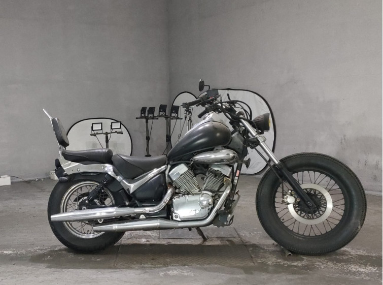 Мотоцикл Suzuki INTRUDER 250LC