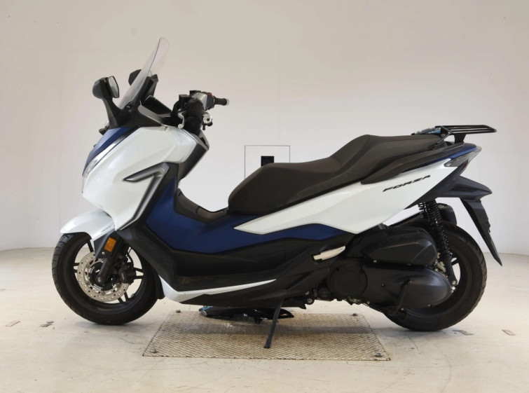 Мотоцикл Honda FORZA з пробігом 89009 km
