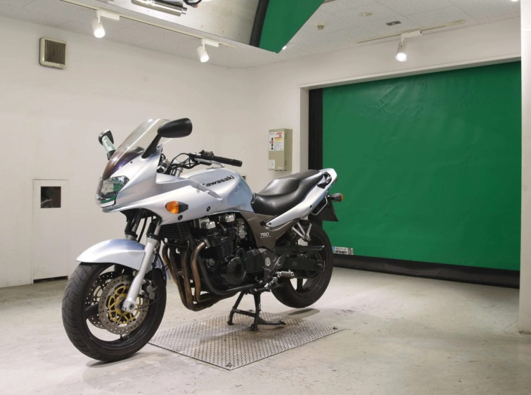 Мотоцикл Kawasaki ZR-7 з пробігом 53725 km