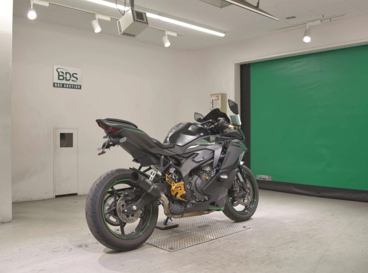 Мотоцикл Kawasaki ZX-4R с пробегом 4903 km