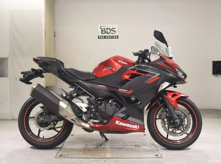 Мотоцикл Kawasaki NINJA400 з пробігом 70669 km