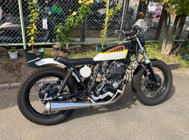 Мотоцикл Yamaha SR400 с пробегом 7998 km