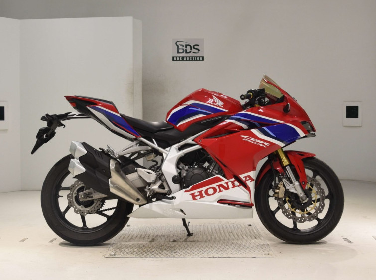 Мотоцикл Honda CBR250RR с пробегом 33365 km