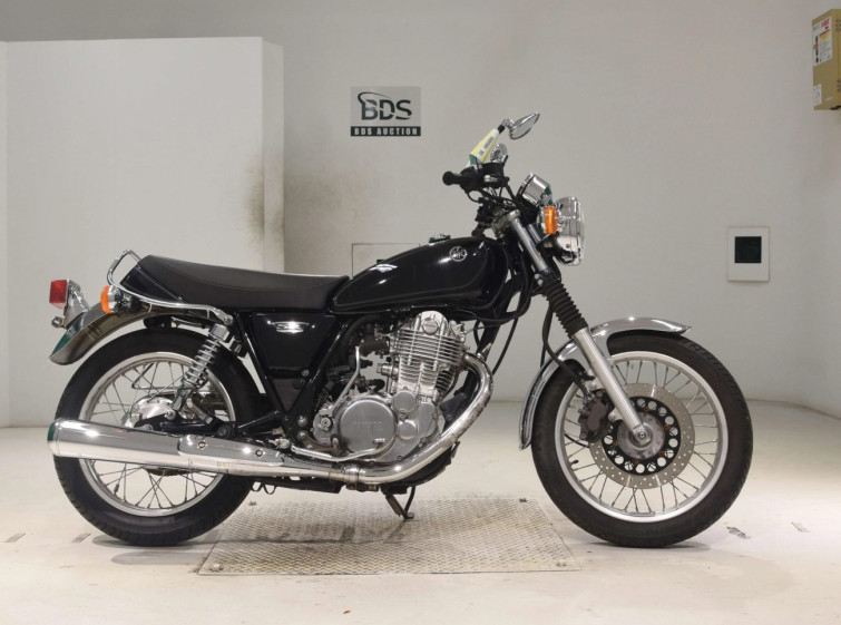 Мотоцикл Yamaha SR400 з пробігом 2763 km