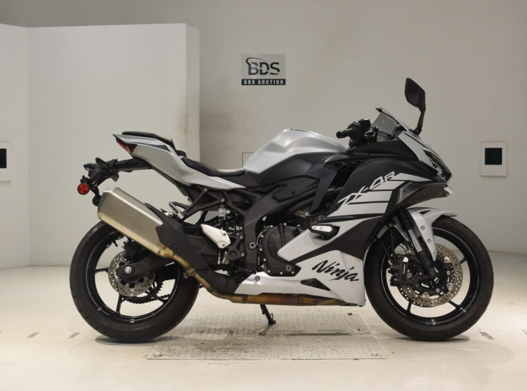 Мотоцикл Kawasaki ZX-4R SE с пробегом 6417 km
