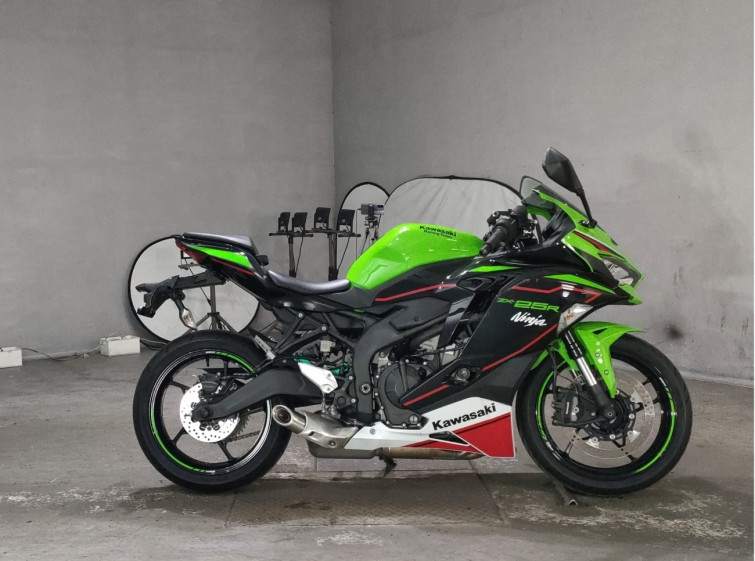 Мотоцикл Kawasaki NINJA ZX-25R KRT с пробегом 3833 km