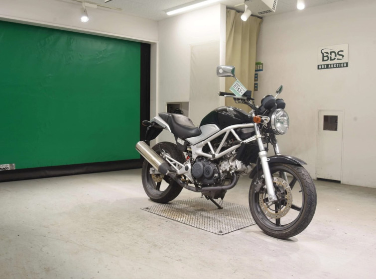 Мотоцикл Honda VTR250 с пробегом 8852 km