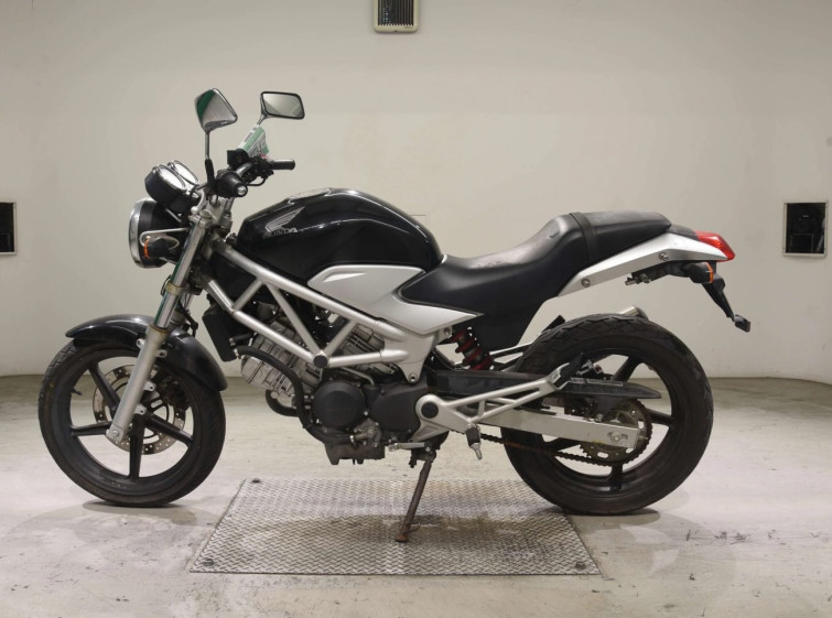 Мотоцикл Honda VTR250 с пробегом 8852 km