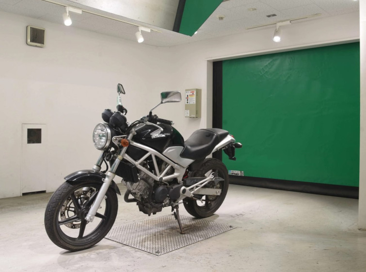 Мотоцикл Honda VTR250 с пробегом 8852 km
