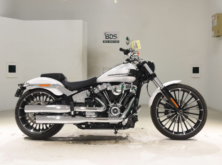 Мотоцикл HD FXBR1920 з пробігом 1240 km