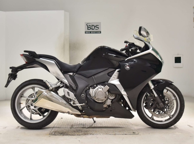 Мотоцикл Honda VFR1200FD з пробігом 77094 km