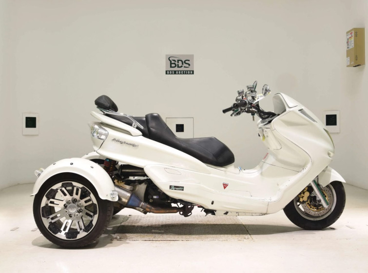 Мотоцикл Yamaha MAJESTY250 TRIKE