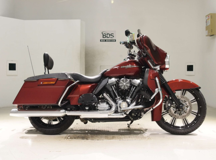 Мотоцикл HD SREET GLIDE FLHX1580 с пробегом 10945 km