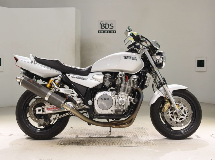 Мотоцикл Yamaha XJR1300 с пробегом 42641 km