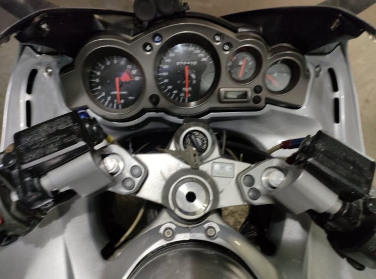 Мотоцикл Kawasaki ZZ-R1200 з пробігом 95845 km