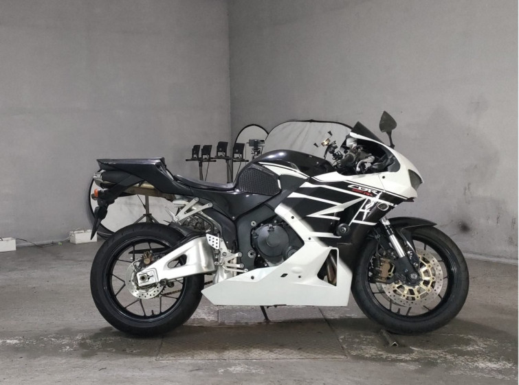 Мотоцикл Honda CBR600RR с пробегом 15377 km