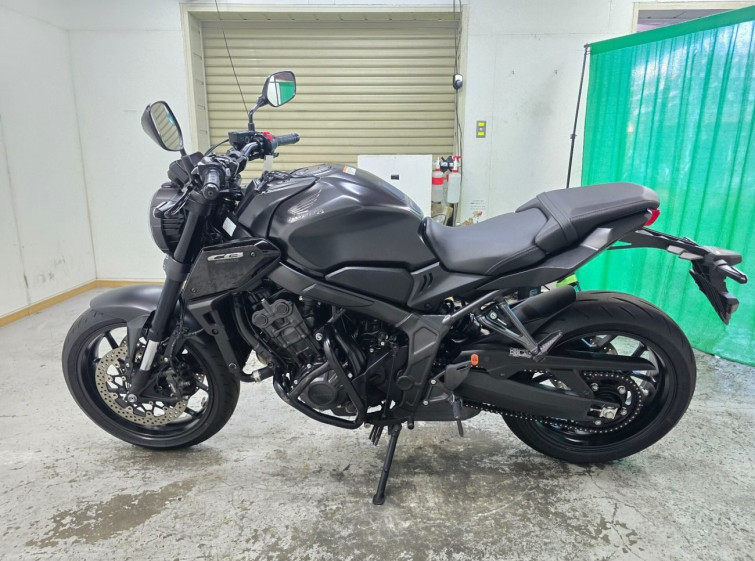 Мотоцикл Honda CB650R з пробігом 21767 km