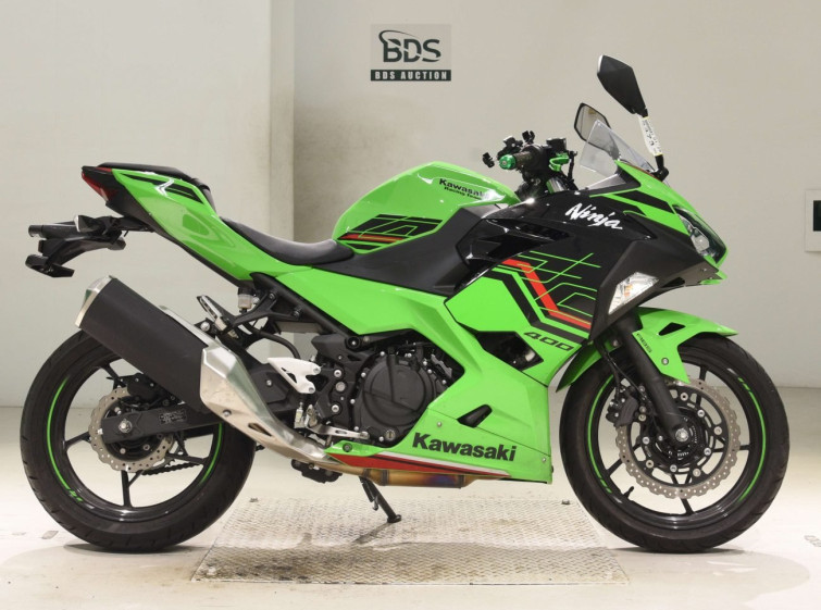 Мотоцикл Kawasaki NINJA400 з пробігом 4702 km