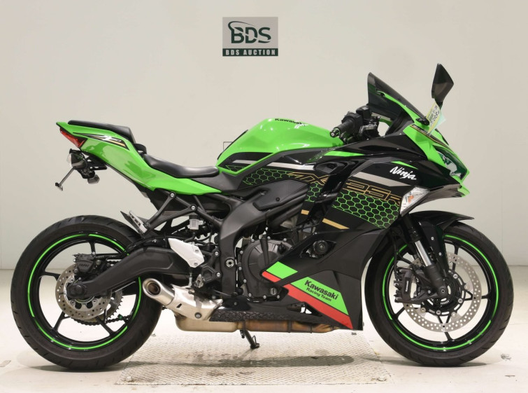 Мотоцикл Kawasaki NINJA ZX-25R з пробігом 4094 km