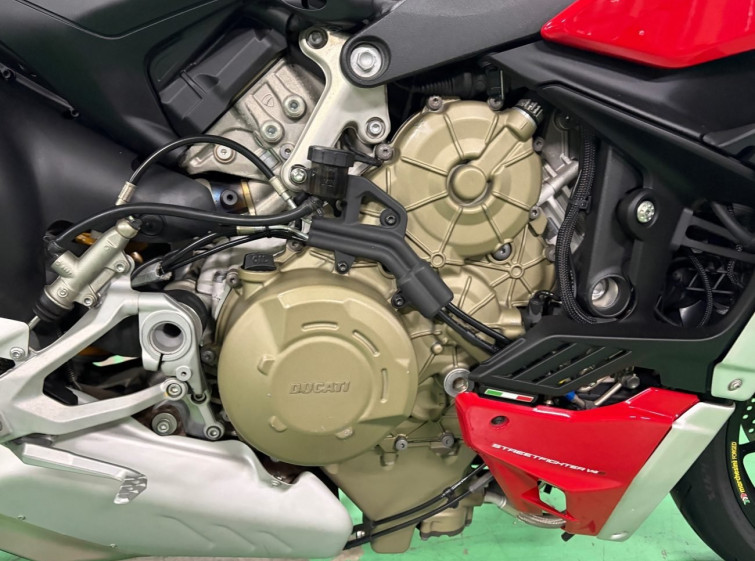 Мотоцикл Ducati STREET FIGHTER V4S з пробігом 19916 km