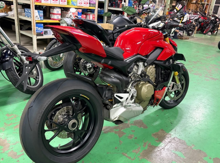 Мотоцикл Ducati STREET FIGHTER V4S з пробігом 19916 km