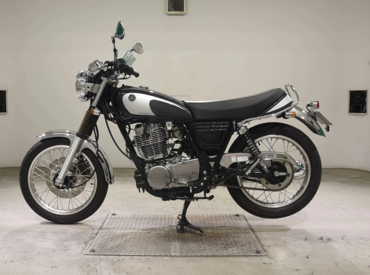 Мотоцикл Yamaha SR400 с пробегом 2363 km