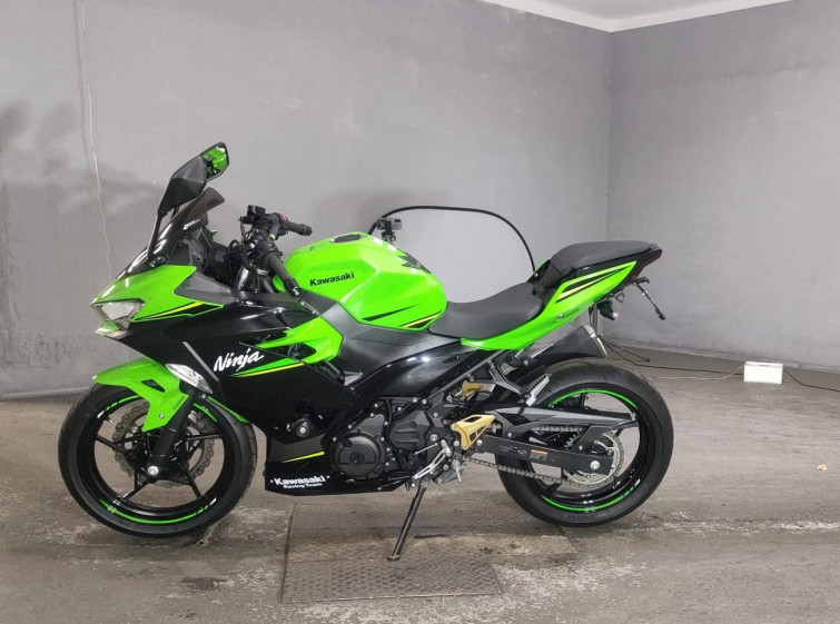 Мотоцикл Kawasaki NINJA400 с пробегом 13912 km