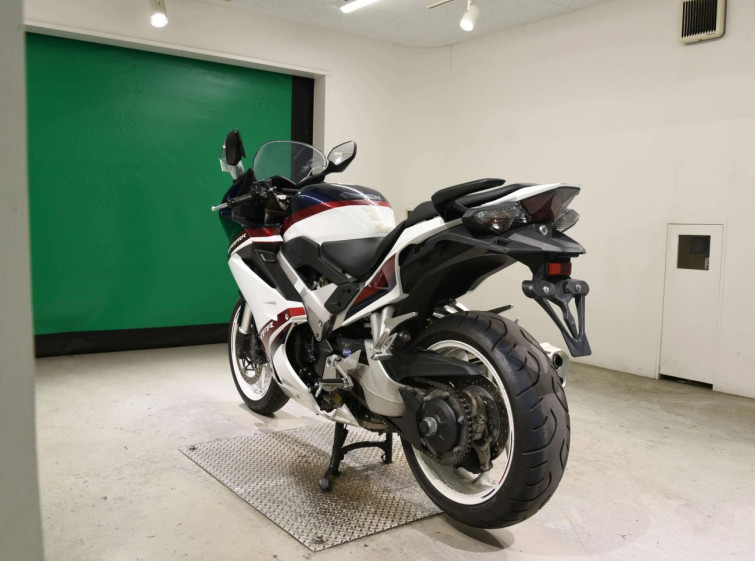 Мотоцикл Honda VFR800F з пробігом 7685 km