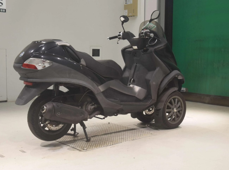 Мотоцикл Piaggio MP3 250RL с пробегом 33228 km