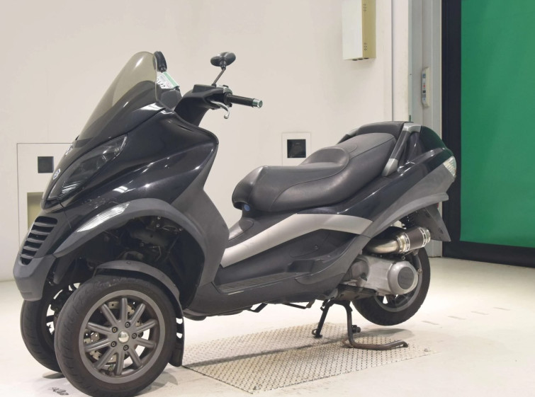 Мотоцикл Piaggio MP3 250RL с пробегом 33228 km