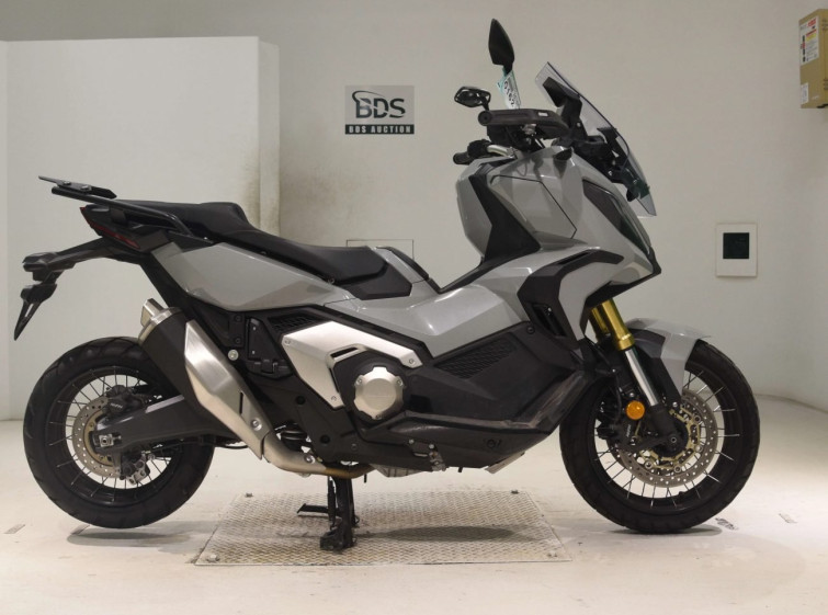 Мотоцикл Honda X-ADV750-2