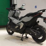 Мотоцикл Honda X-ADV750-2
