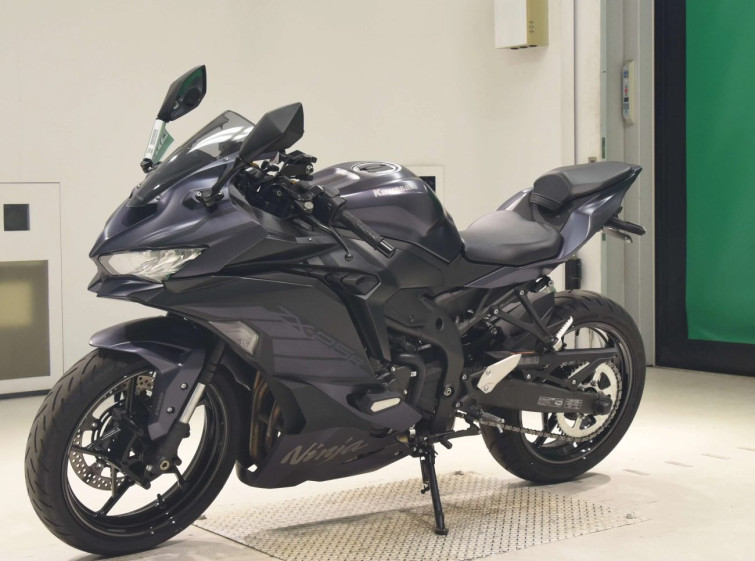 Мотоцикл Kawasaki NINJA ZX-25R KRT з пробігом 2182 km