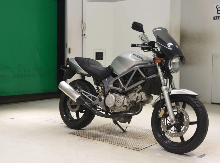 Мотоцикл Honda VTR250 з пробігом 21603 km
