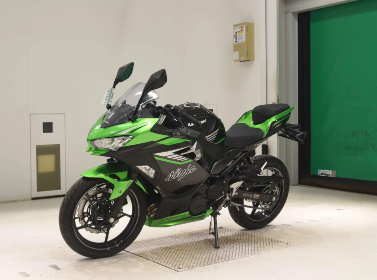 Мотоцикл Kawasaki NINJA400 з пробігом 4107 km
