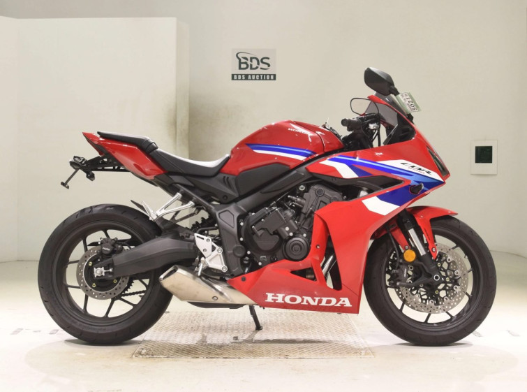 Мотоцикл Honda CBR650R с пробегом 2799 km