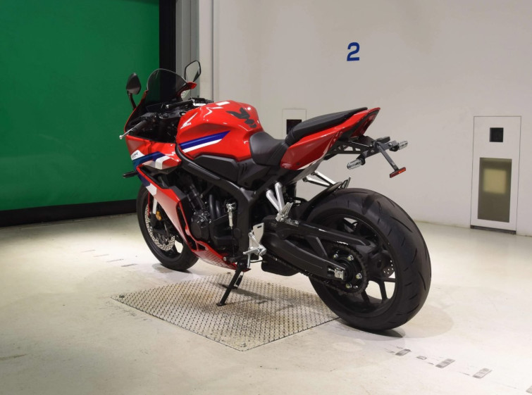 Мотоцикл Honda CBR650R с пробегом 2799 km