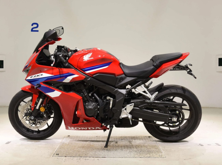 Мотоцикл Honda CBR650R с пробегом 2799 km