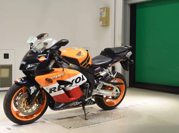 Мотоцикл Honda CBR1000RR с пробегом 8579 km