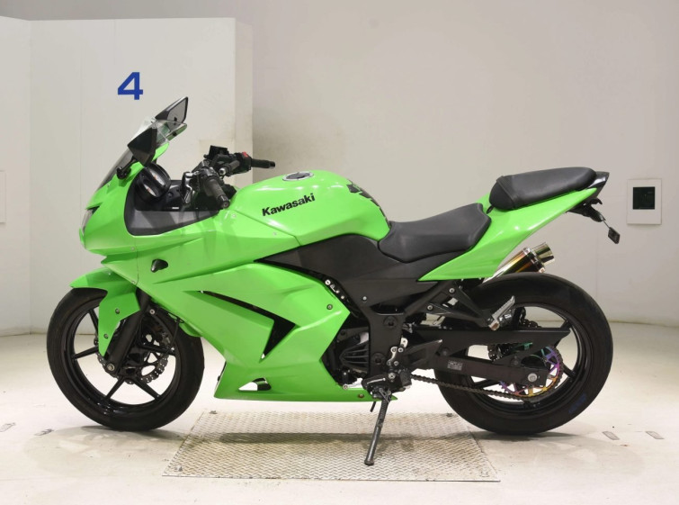 Мотоцикл Kawasaki NINJA250R с пробегом 10893 km