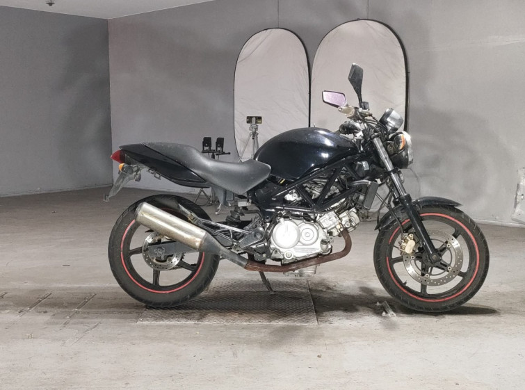 Мотоцикл Honda VTR250 з пробігом 83484 km