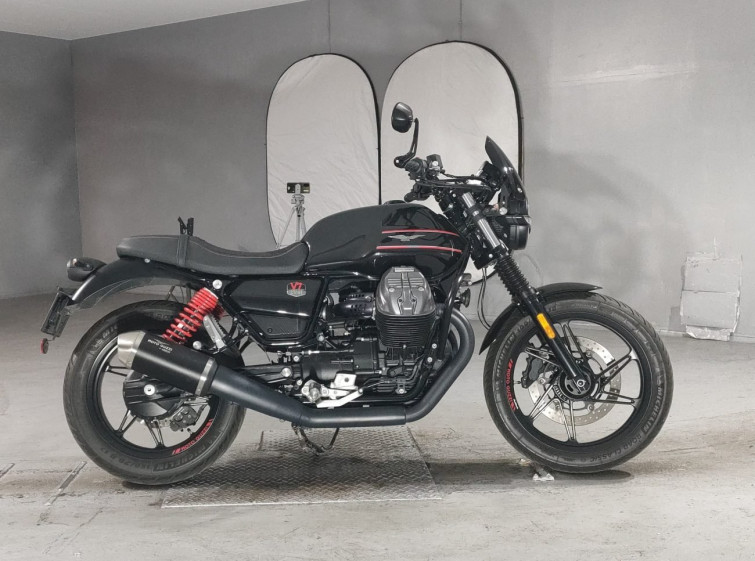 Мотоцикл Moto Guzzi V7 STONE з пробігом 12201 km