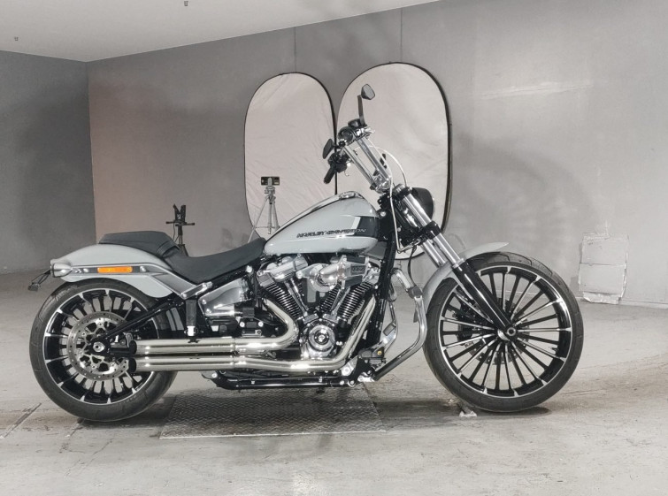 Мотоцикл HD FXBR1920 с пробегом 1353 km