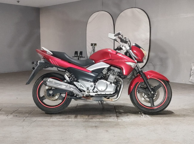 Мотоцикл Suzuki GSR250 с пробегом 15621 km