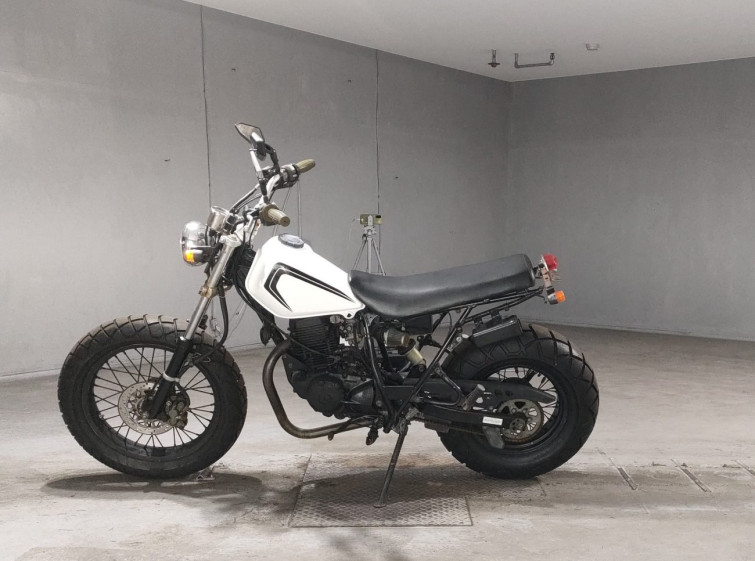 Мотоцикл Yamaha TW200 з пробігом 2893 km