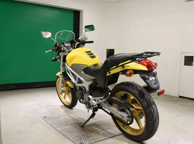Мотоцикл Honda VTR250 з пробігом 15865 km