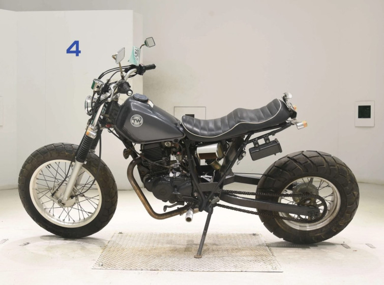 Мотоцикл Yamaha TW200 з пробігом 2942 km